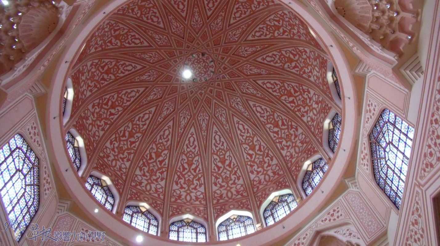 粉红清真寺的圆顶,几何形状形成绝美的视觉效果