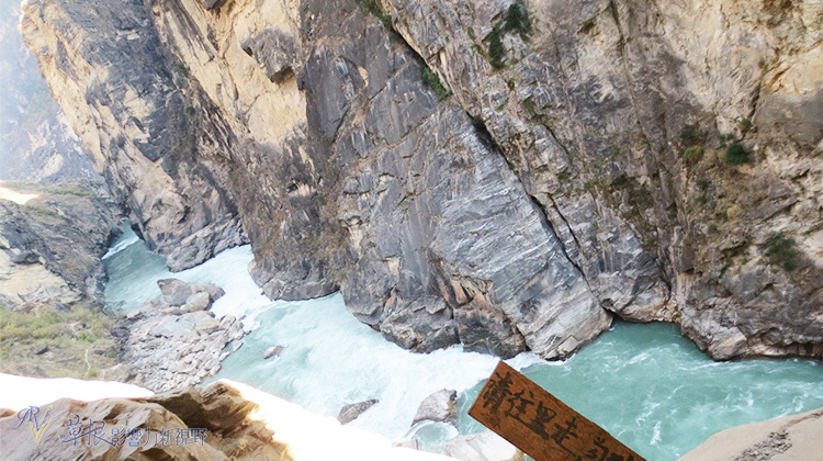 虎跳峡，中国最深的峡谷之一