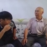 看甚麼看呀~快點幫我解開!