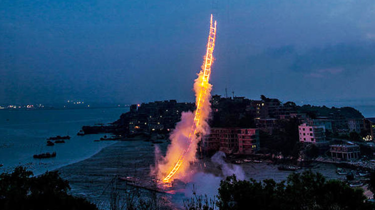 20年磨一剑，爆破艺术家蔡国强的火之天梯