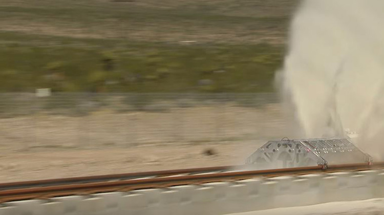 比飞机还快的“超级高铁”首次公开测试——只花2秒就加速到640km/h