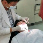弹夹式假牙可取代传统假牙及植牙？　未获牙医界认同