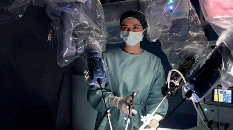 手术室里的机器人 达文西报到！ 引爆医疗新革命