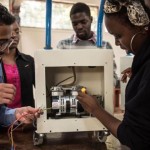 肯尼亚大学生化身Maker，和护士联手“自造”医疗设备 拯救无数孕妇与婴儿的生命