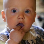 如何帮助婴幼儿维持乳牙健康