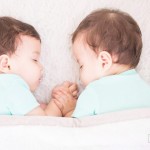 双胞胎爸妈的心声：辛苦是单胞胎的好几倍，原因有这些...