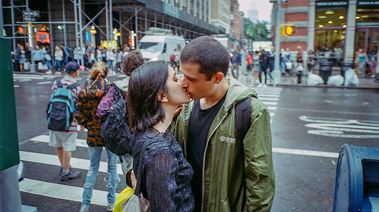 【闪光特辑】爱的那一刻！纽约摄影师拍下了街头上出现的相爱的证据