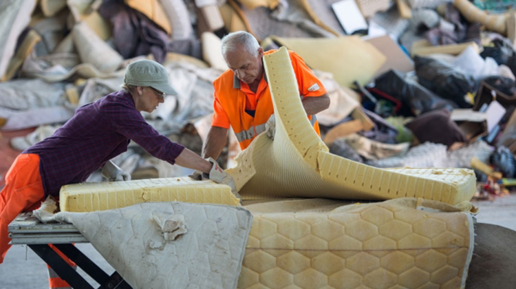 枕边的循环经济：澳洲床垫制造商加入回收计划，每年让 40 万张床垫起死回生