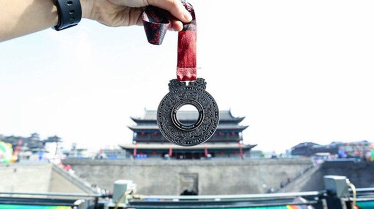 西安国际马拉松赛体验升级 新一届冠军饱览历史与未来的城市光彩