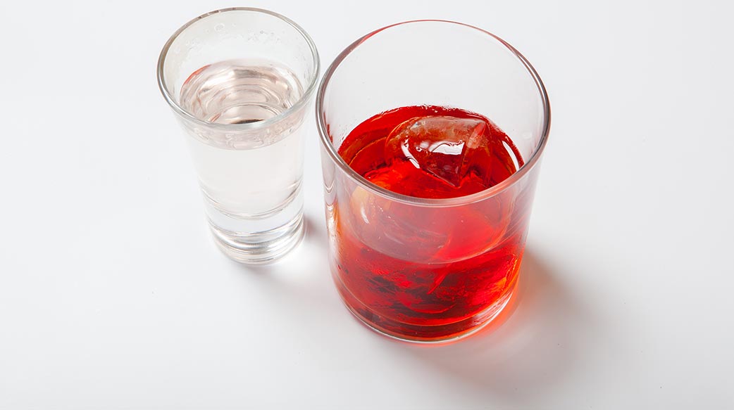 喝下自己的血，他们说是为了科学？