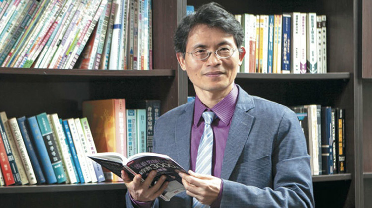 周文偉長投績優股 打造穩定現金流》6大心法存股流浪教師年收百萬股息