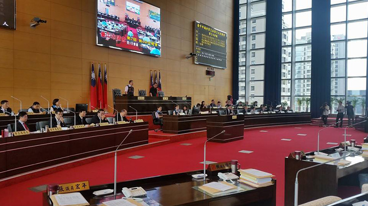 【議員不只年薪 257 萬】還有一年 40 億的「議員建議款」，簽名就可以核發亂花