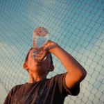 多喝水帮助孩子免于过胖侵袭