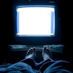 晚上睡觉时开著电视，可能会让你体重增加