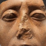 为何雕像的鼻子都是破损的？