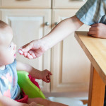 何时应该开始给宝宝吃固体食物？
