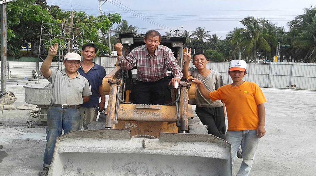 駕駛鏟土機、帶領街友工作的主任牧師！　城市鄉村族群「通吃」，允文允武只為搶救靈魂