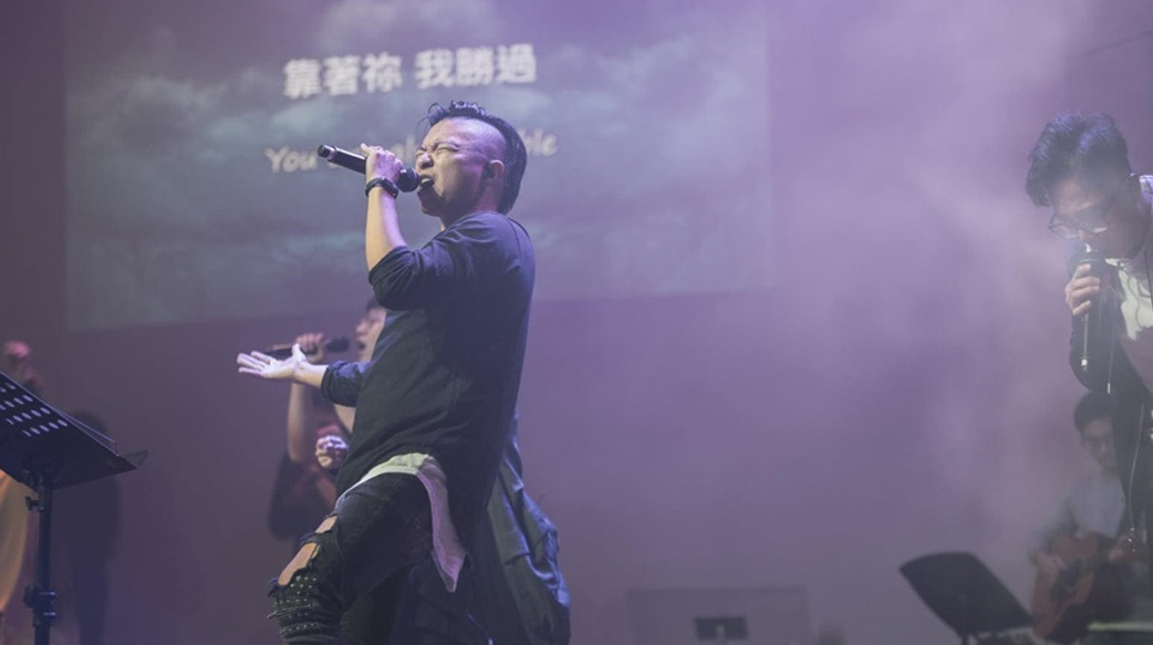 演了10年「好」基督徒，因妻子一句話開始經歷愛　他從混亂感情中脫離，恢復兒子的心