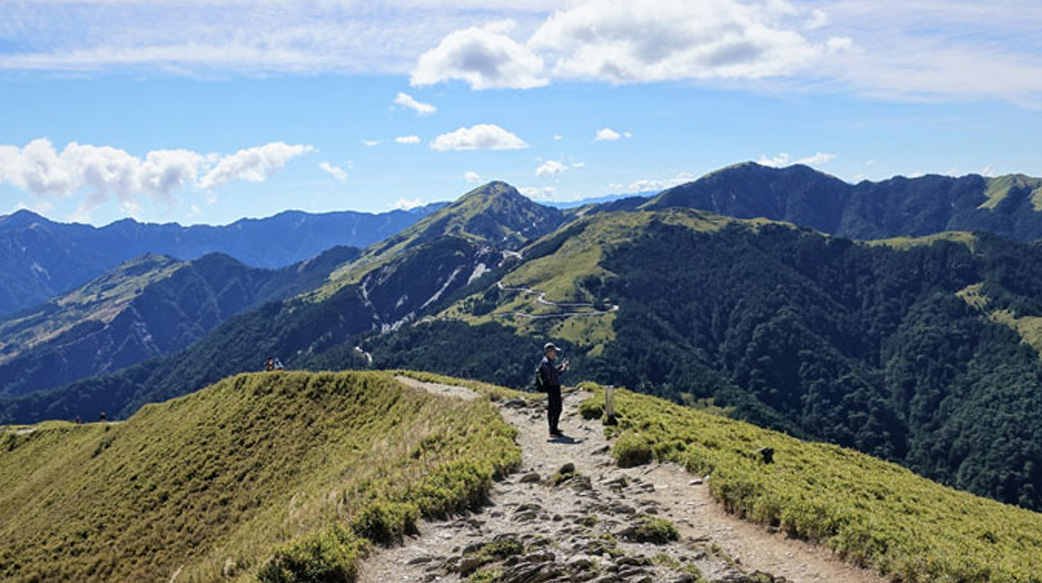 千般峰情萬里雲的合歡山