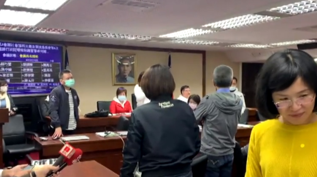 真是小人長戚戚！