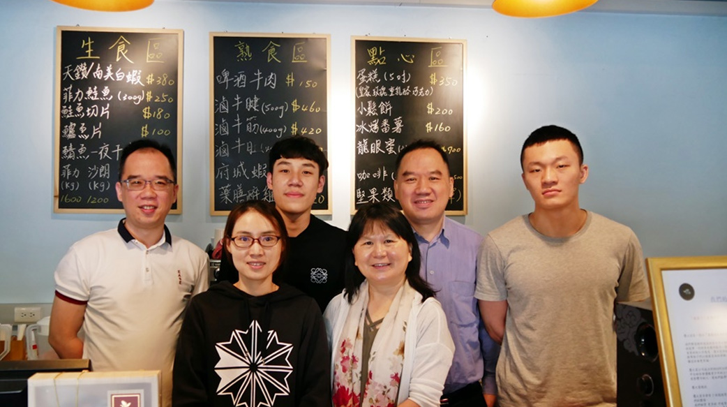 在兇猛海浪中浮沉的迷途青少年，救生圈怎麼救都救不完…　這個異夢催生了「鷹之家」