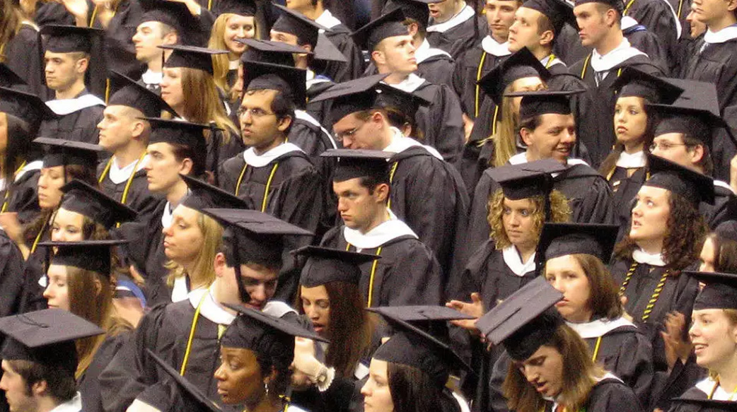 桑德斯推上大學免學費！伸手跟華爾街要「金融交易稅」的他，想得太簡單了嗎