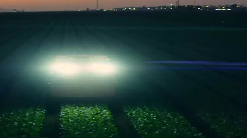 智慧農業派出巨型除草機器人！只殺雜草，留下農作物活口