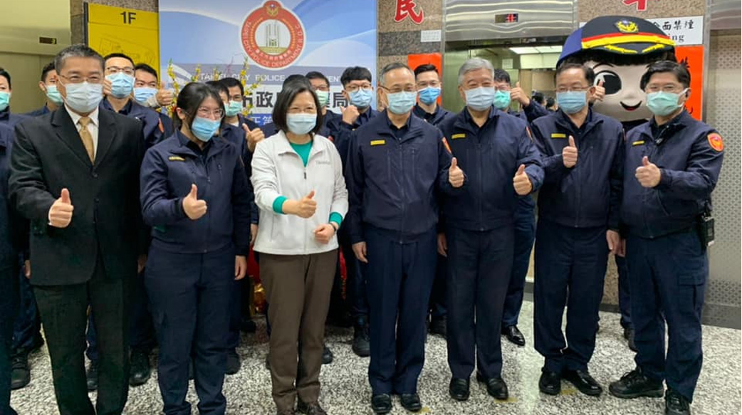 波麗士大人怎麼了？