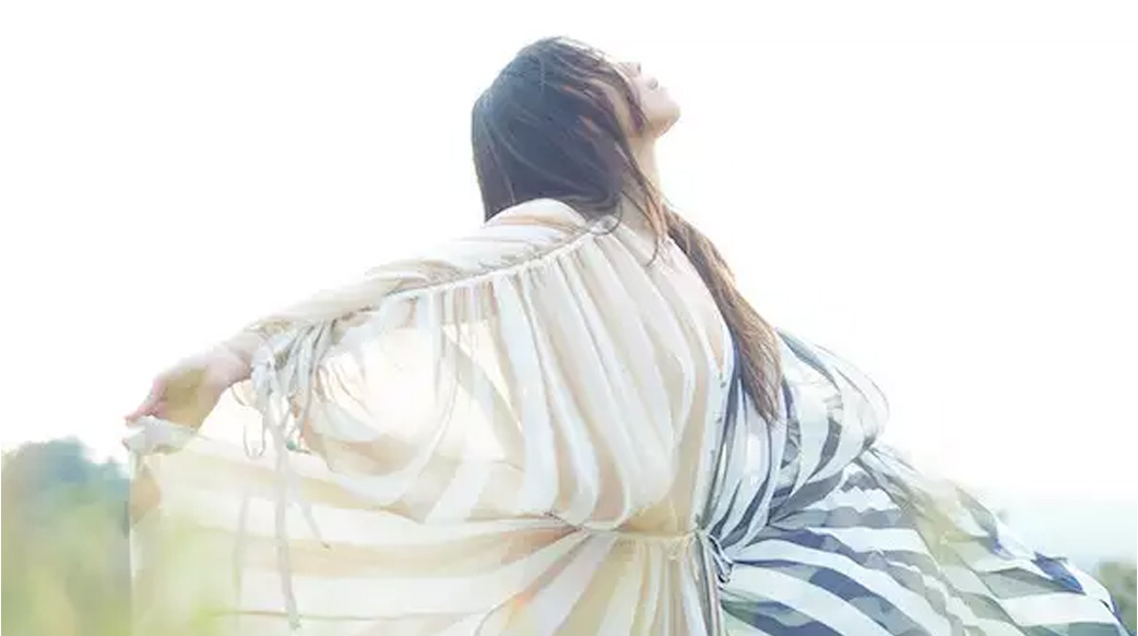 「但願我們都看到最真實的自己。」蔡健雅的療癒歌單：當自己能和自己獨處，才能愛得自在長久