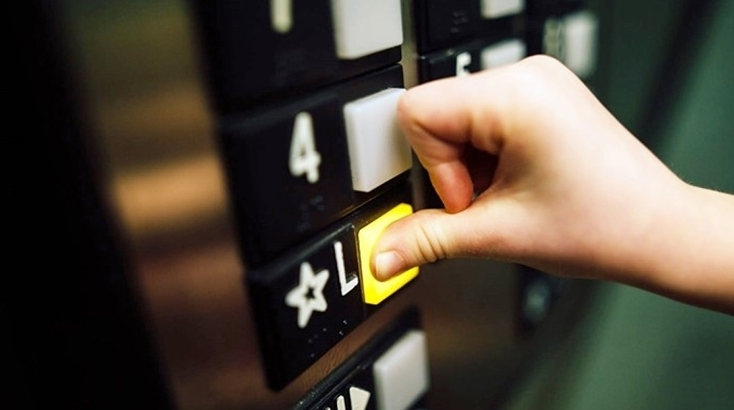 搭電梯、脫口罩防疫祕技，5位人氣醫師私下這樣做