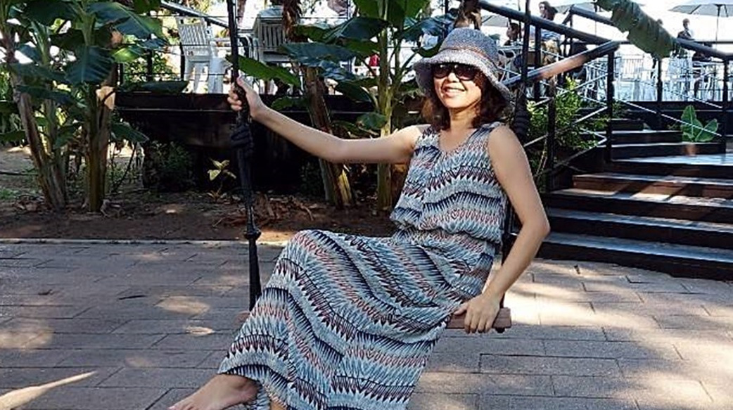 鞭打身體邪靈、燙傷穴道，赤腳從北拜到南仍「眼盲」　曾為服裝設計師的她，不得不服神的設計！