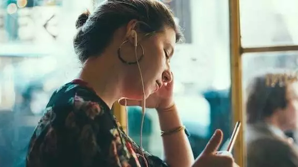 【利用零碎時間充實自己】推薦 8 個 Podcast 節目：大人的 Small Talk、女力心聲、Before Midnight⋯⋯