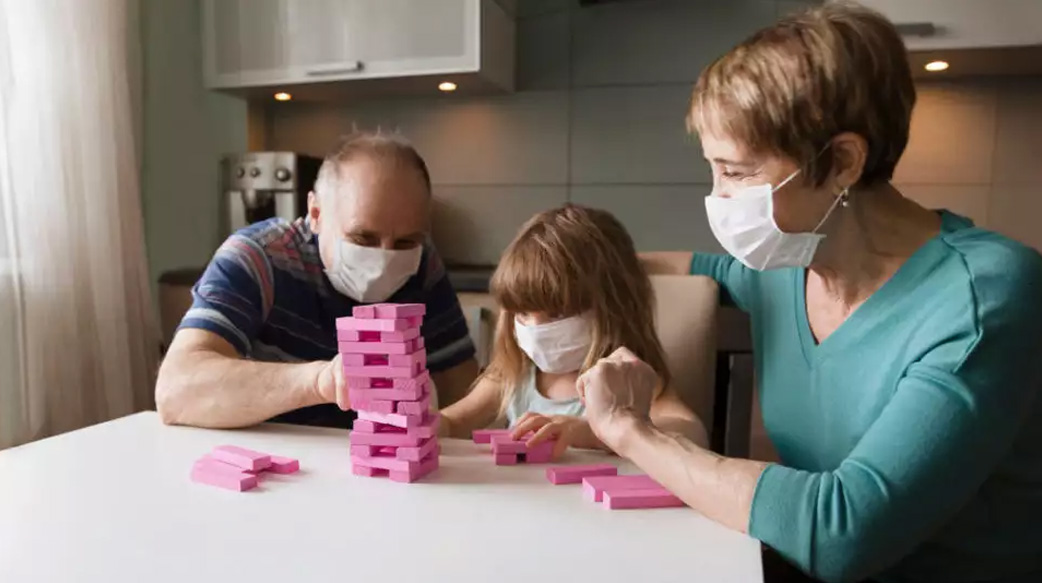 【新冠疫情下的兒童好難養】停課擔心學習進度和心理健康，上學又怕染疫！家長、老師該怎辦？