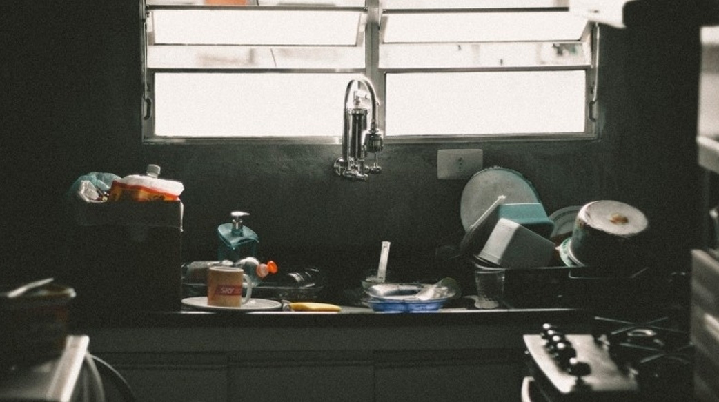 宅在家媽媽自嘲「氣數已盡」！五成最恨這處難整理，廚房髒亂恐影響財運健康