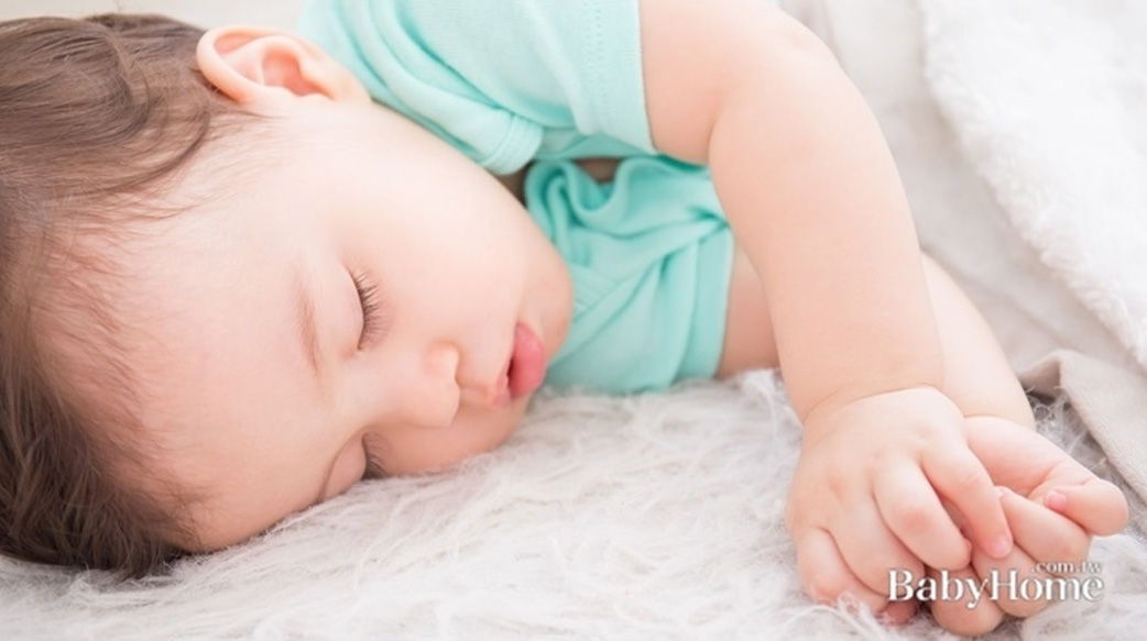 一關燈就哭，寶寶怕黑嗎？不同年紀的孩子，會恐懼什麼事情呢？