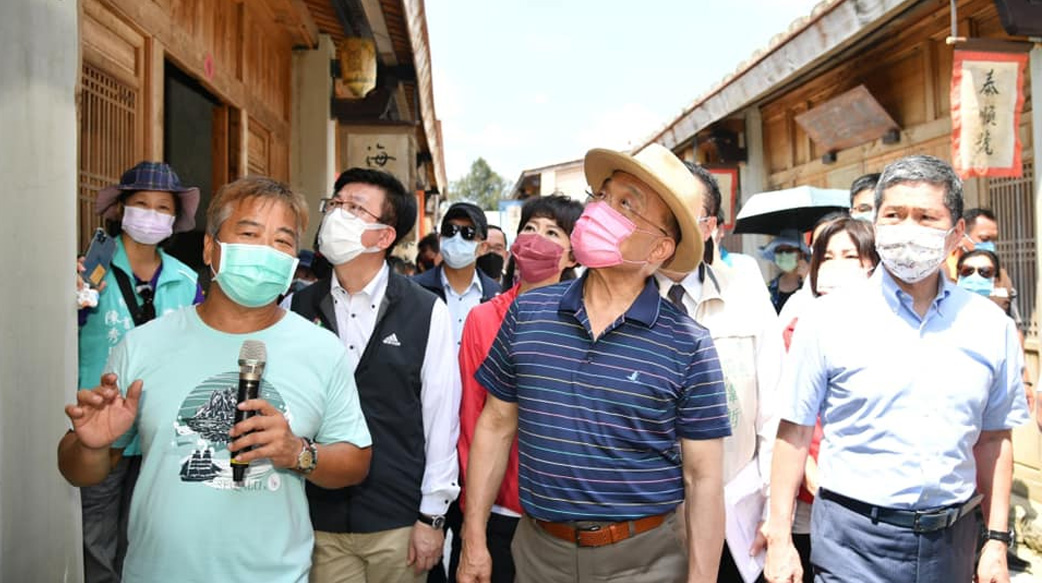 自己故事自己掰