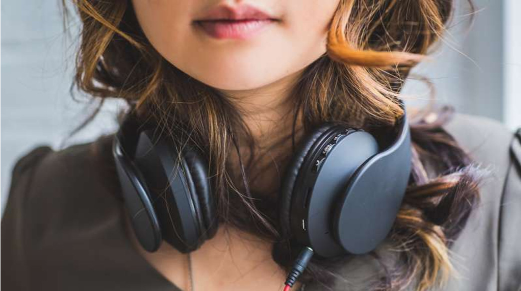 通勤和運動最適合聽什麼？盤點8個最受歡迎Podcast：理財、職場甘苦、爆笑內容陪伴你