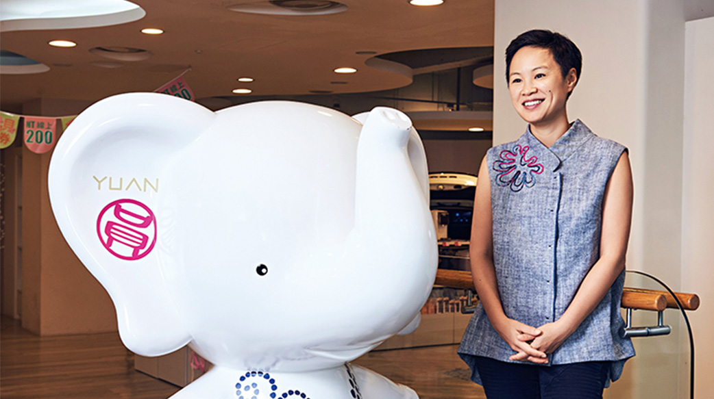 看到媽媽因收藏童裝紡織品而眼裡有光！麗嬰房副總林柏薇，創作繪本傳承母愛