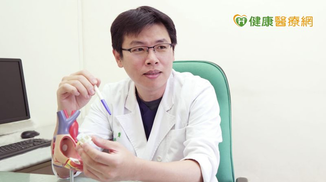 愛唱歌阿伯上樓就喘，置換人工瓣膜重拾麥克風