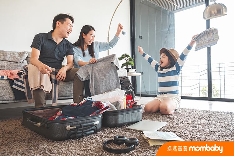 Asian,Family,Packing,Bag/luggage,And,Planning,To,Travel,On,Summer