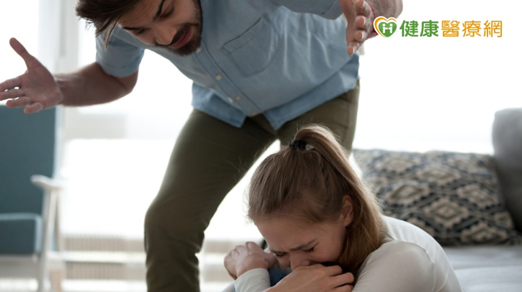 恐怖情人不一定會打人!　心理師教你看懂「隱藏訊息」