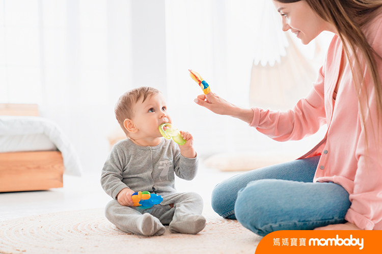 Happy,Mother,Nanny,Babysitter,Playing,Games,With,Little,Small,Kid