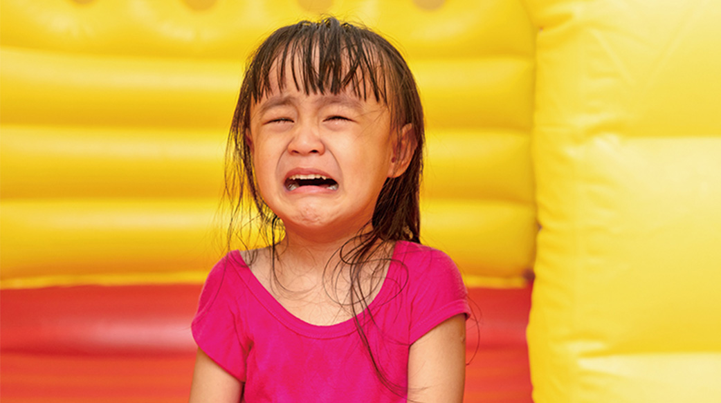 帶孩子去親子館擔心狀況不斷？哭鬧、尖叫、搶玩具……5種常見問題這樣應對