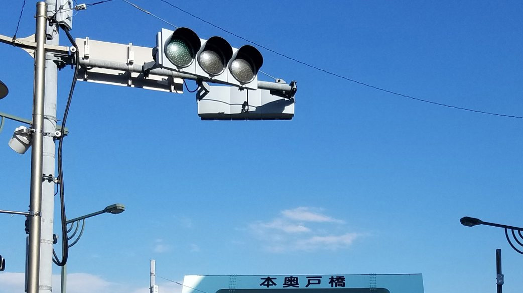 【電線桿上的守護神】不是每個十字路口都安全，日本 270 萬根電線桿將傳來「聲音」保護行人