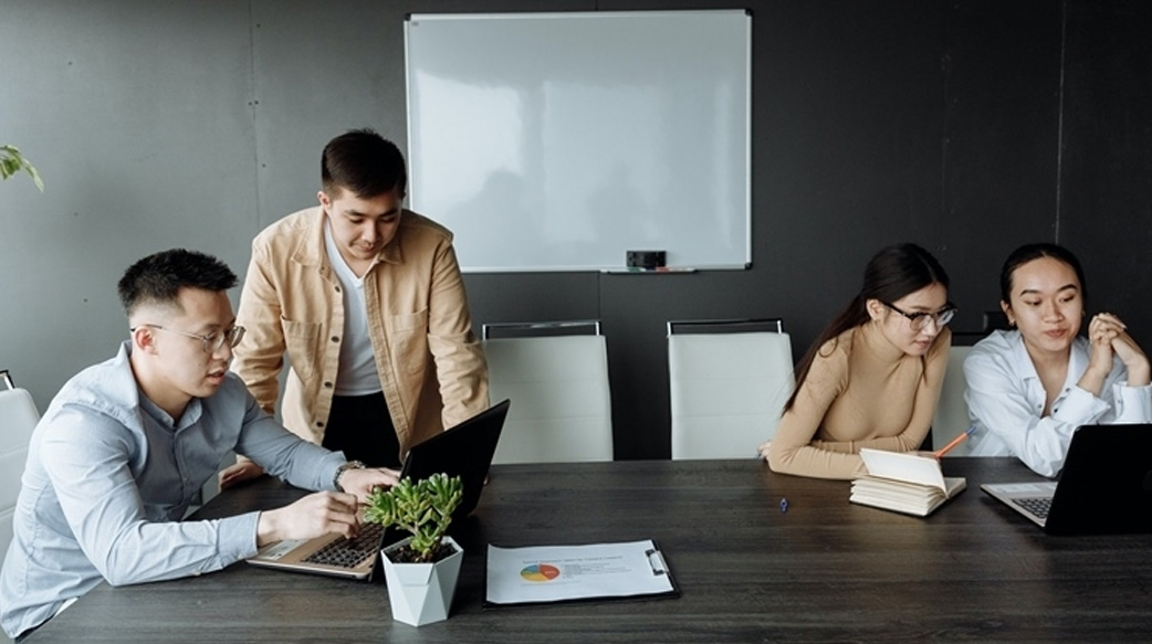 「好氣！公司同事總是不給力！」老是抱怨豬隊友？心理師：就算氣死自己，職場還是那樣！