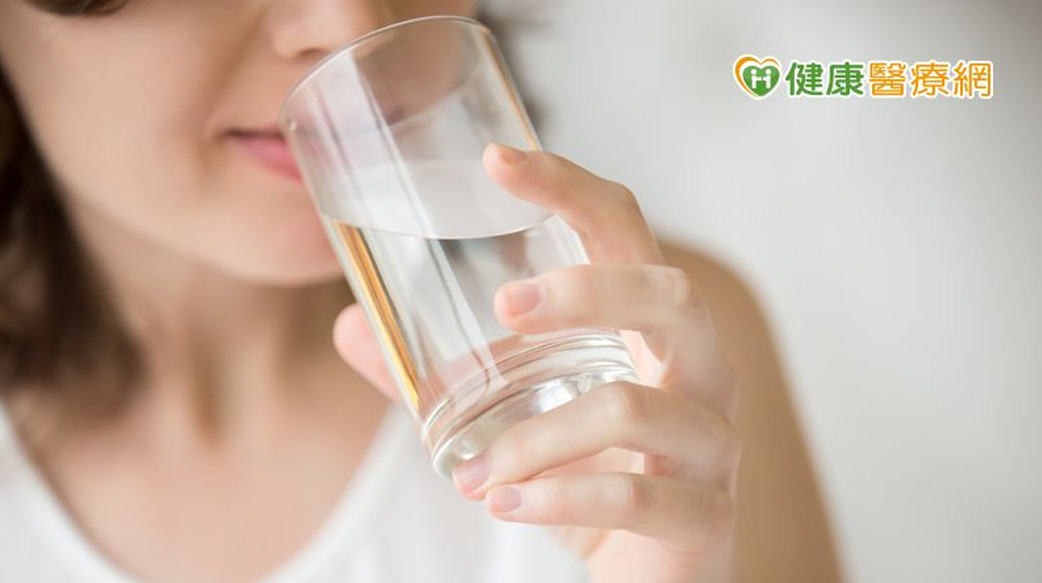 多喝水降血壓、防腦中風？　中醫消水腫有良方