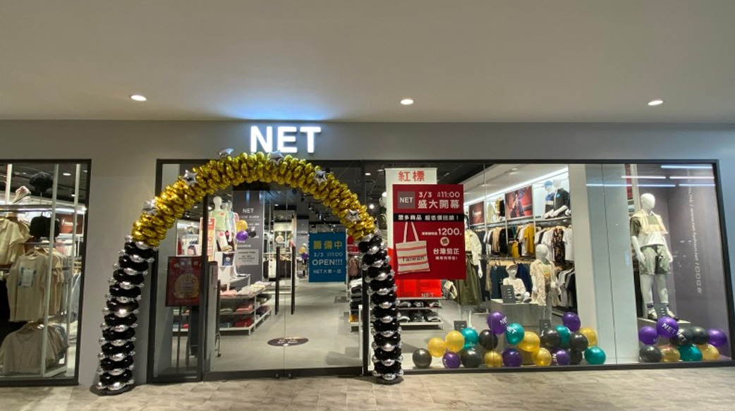 NET一件T恤只要49元就能帶回家！路過網友見招牌寫著一行字，超佛心價錢難怪人人搶