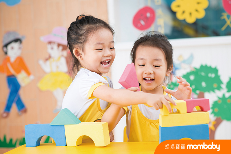 Two,Girls,Playing,In,The,Studio