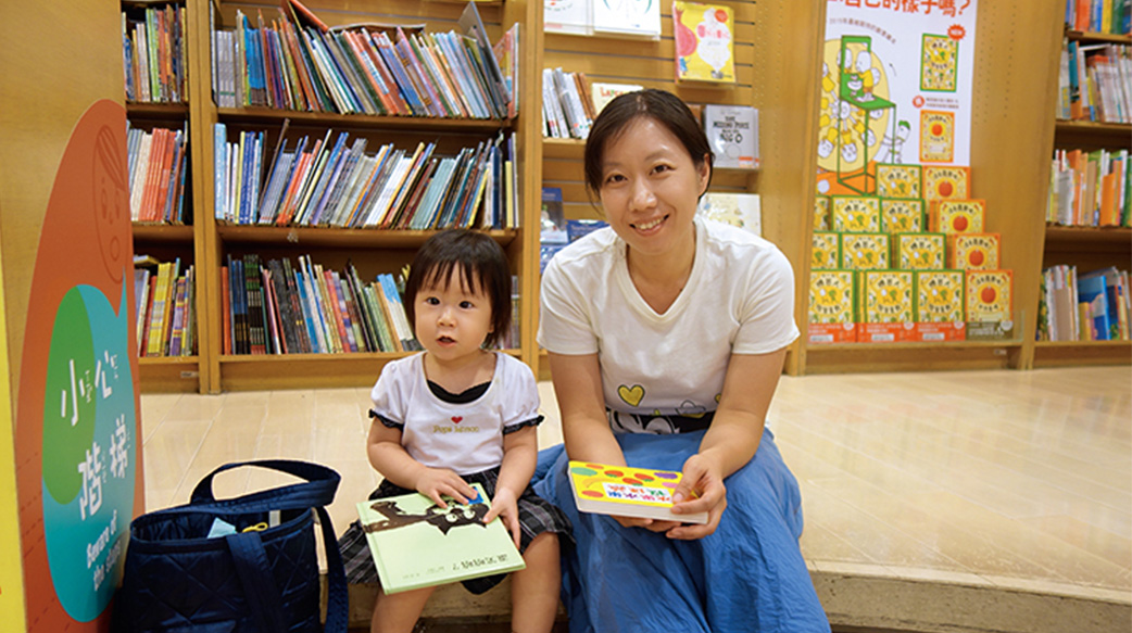 李芃向孩子推廣無字天書：「在多多書裡，媽媽也可以當一個聽故事的人。」