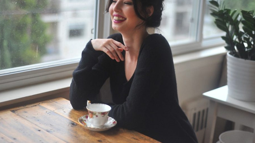 英國人優雅的學問都藏在「茶」裡：溫柔喚醒早晨的「早安茶」、小憩片刻的「十一時茶」⋯⋯